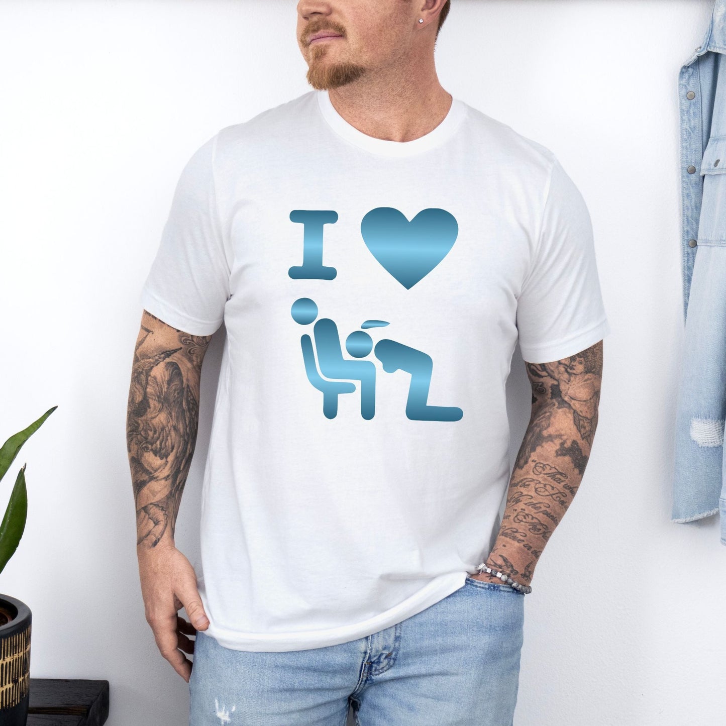 a man wearing a white t - shirt with a blue design